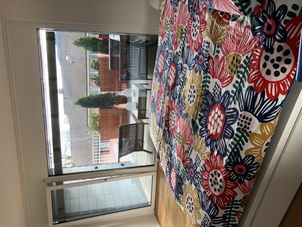 Parents bed room with the door to the terrace