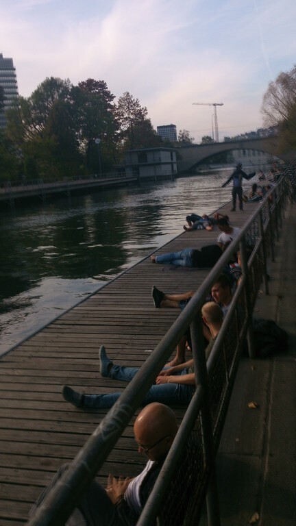 Flussbad und Flanierzone