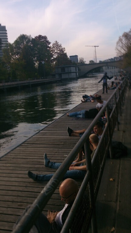 Flussbad und Flanierzone