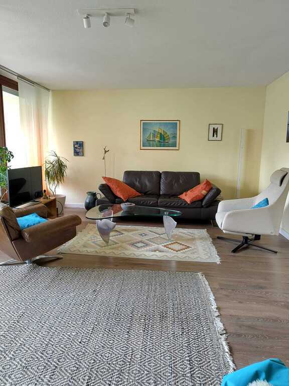 unser gemütliches Wohnzimmer (geht auf den Garten hinaus)