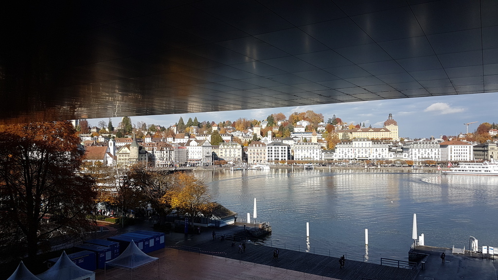 Sicht von der Dachterrasse des Kunst- und Kongresshauses