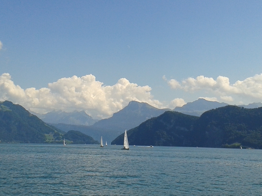 Auf dem Vierwaldstättersee Richtung Weggis (on lake Lucerne direction Weggis)