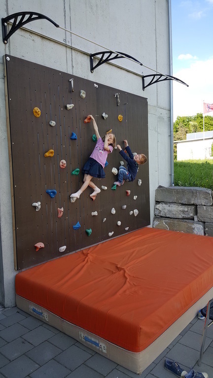 Climbing wall