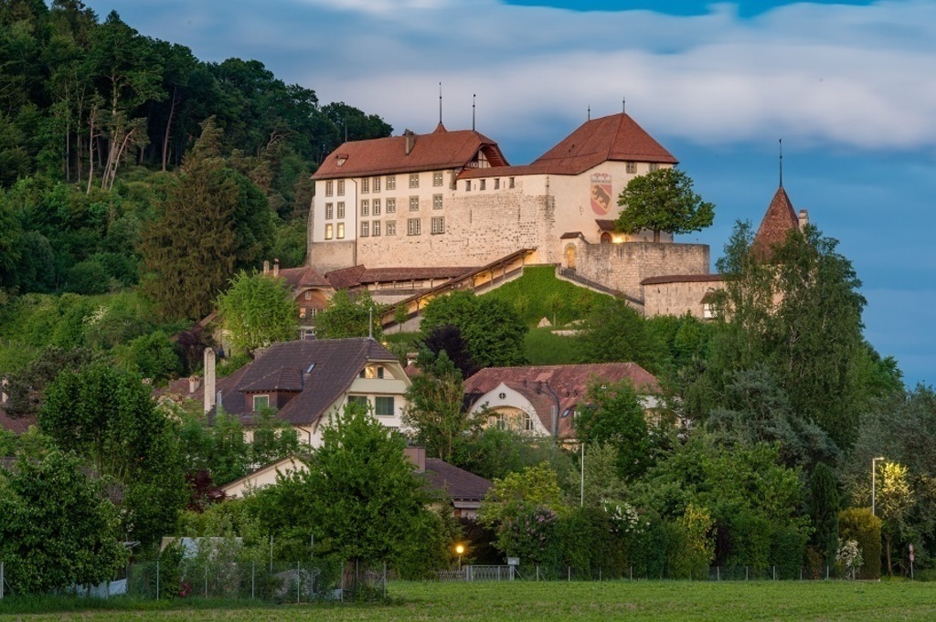 Laupen Castle - 10 min walk