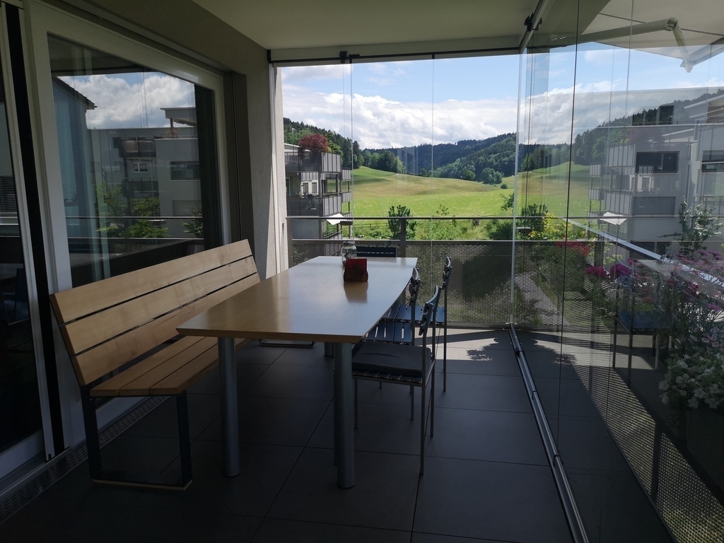 Verglaster Balkon - alle Scheiben lassen sich öffnen 