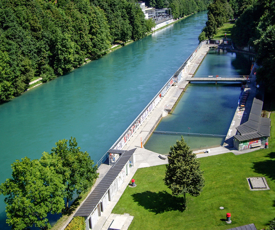 The public swimming pool right on the «Aare» river (5 minutes on foot, free use)  
