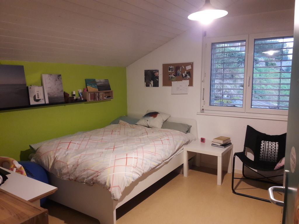 Lea's bedroom with big bed 140x200