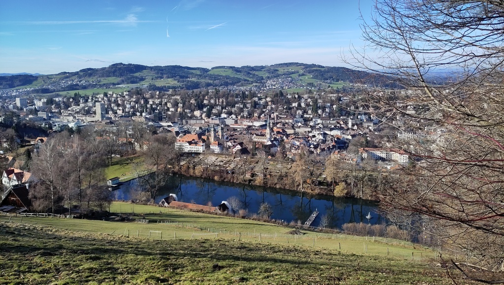 Drei Weihern Badesee über der Stadt