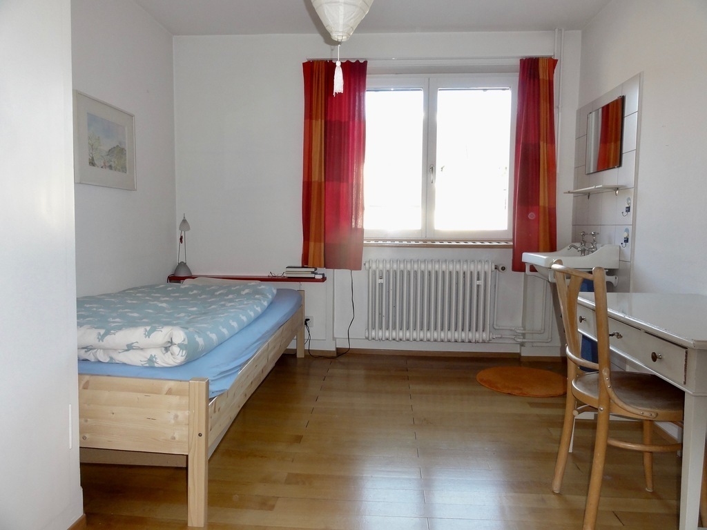 1st floor bedroom 3 (bed 90 cm wide)