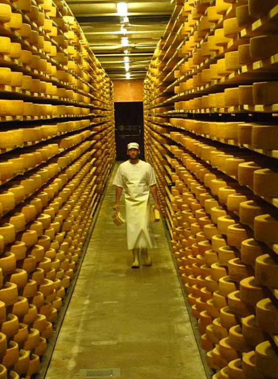 Gruyere, Cheese factory