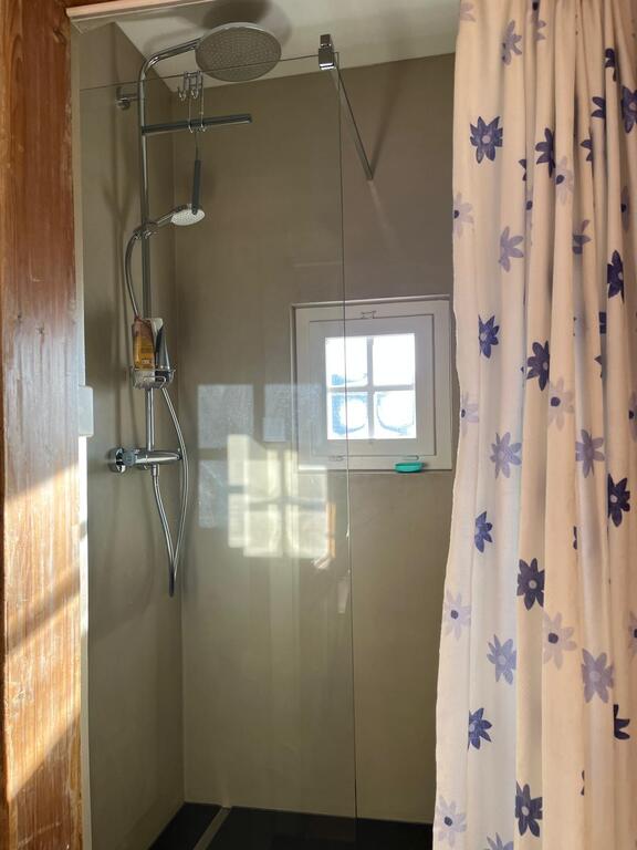 Shower for guests