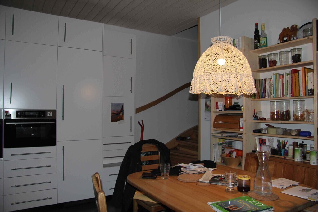 Kueche mit Treppe zum Wohn- und Schlafbereich