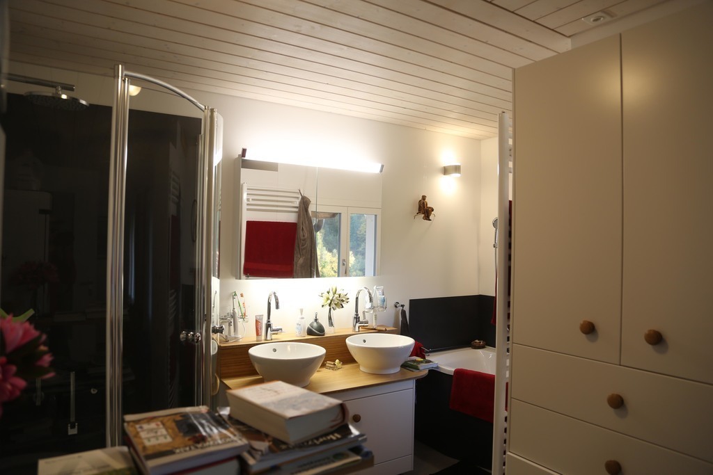 WC/Bad mit Dusche und Wanne