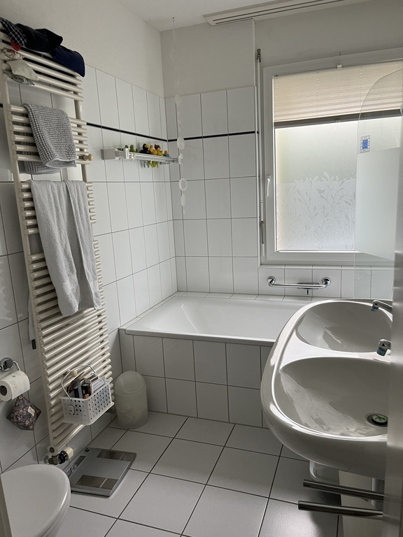 Badezimmer mit Toilette/bathroom and toilet