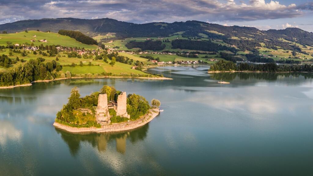 Lac de la Gruyère et l'Ile d'Ogoz