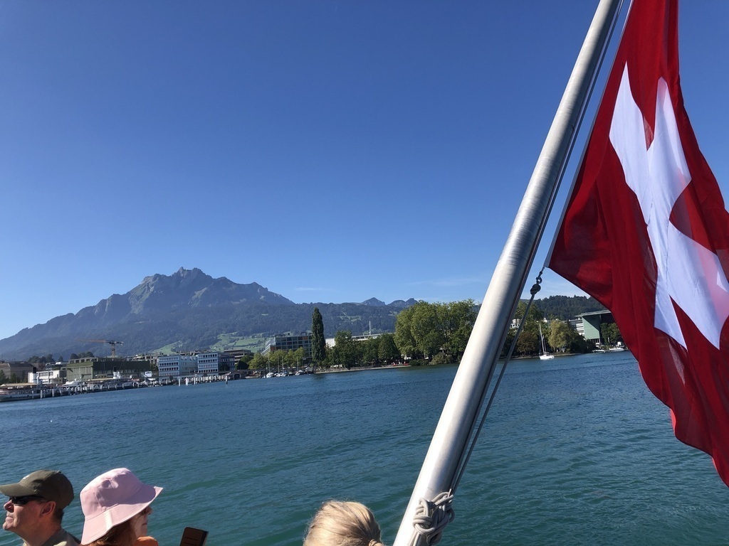 auf dem Vierwaldstättersee mit Pilatus im Hintergrund