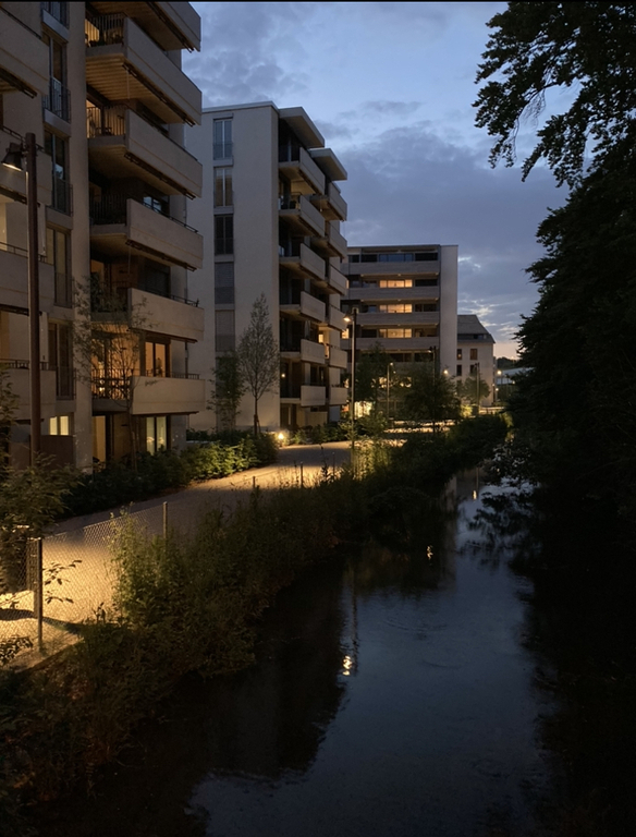 Die Wohnung liegt direkt am Tuchmacherkanal