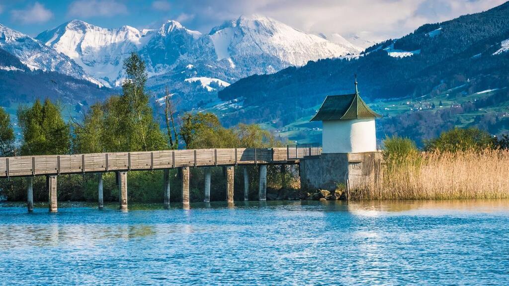 The way of St. James goes through Rapperswil to the Monastery of Einsiedeln: here the wooden pathway crossing the Lake of Zürich