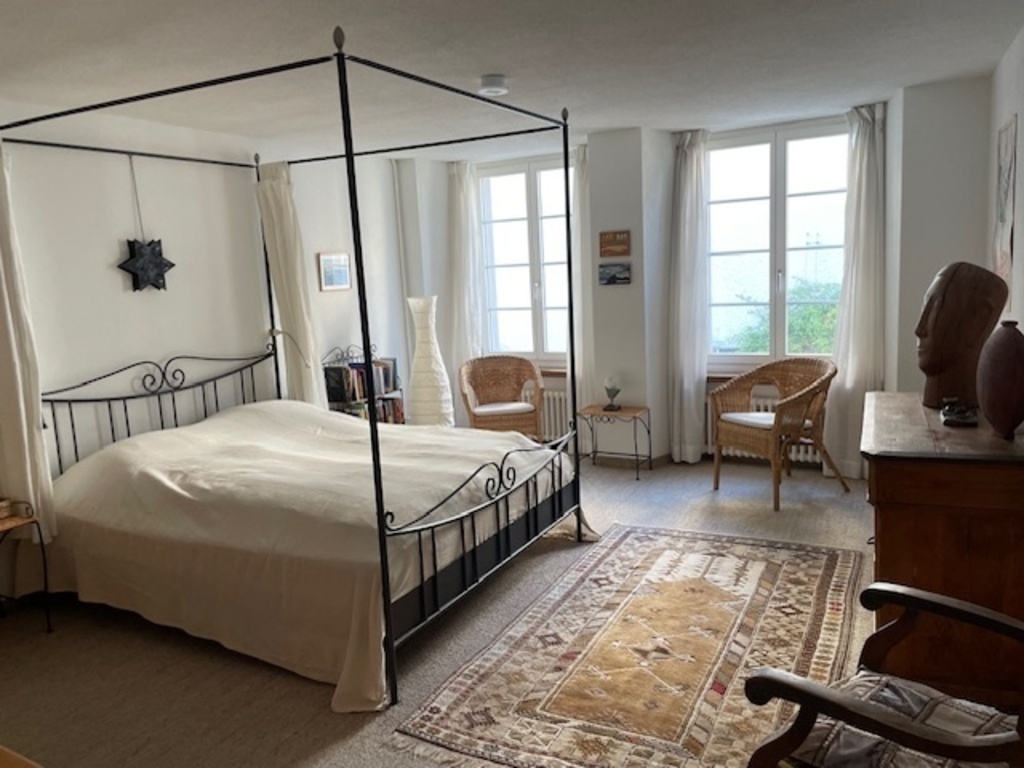Spacious bedroom 