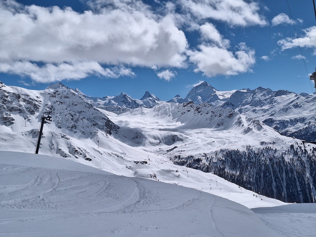 ski resort of St-Luc (15 minutes by free bus)