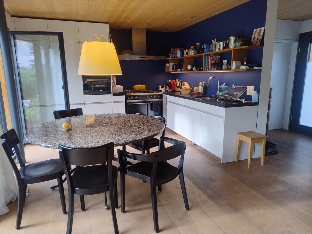 Haus B: Essbereich und Küche im EG