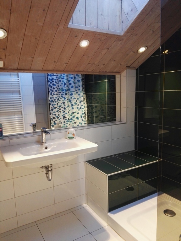 Haus A: Badezimmer im 1. OG