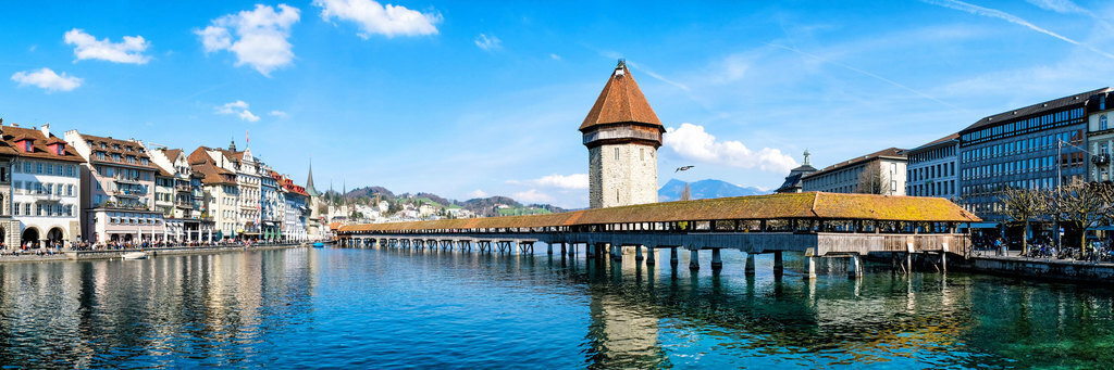 Stadt Luzern mit Kappellbrücke und Reuss