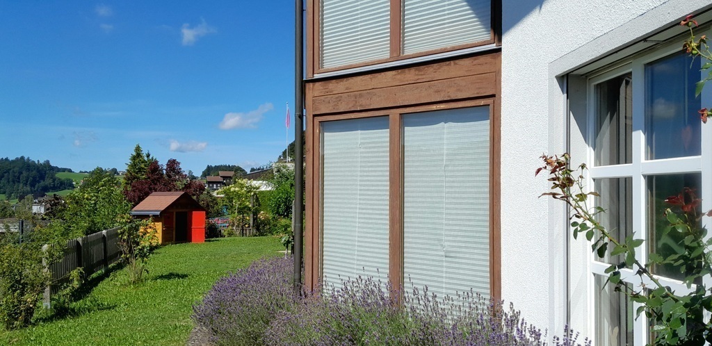 Aussenansicht Haus im Sommer