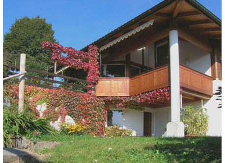 Aussenansicht Haus im Sommer