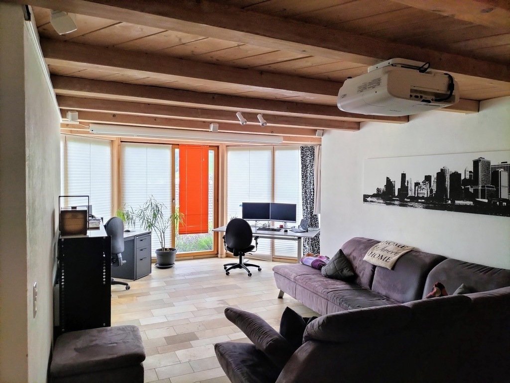 Home Cinema und Büro im Erdgeschoss