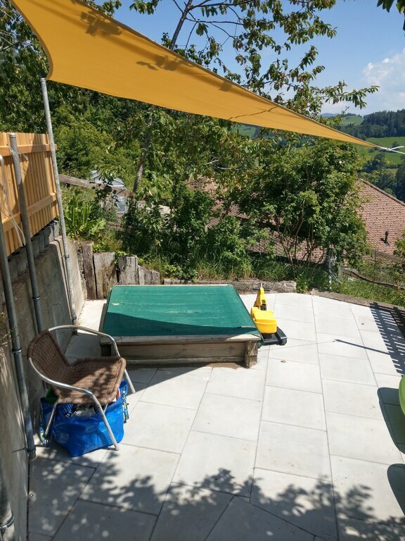 Gartensitzplatz mit Sandkasten