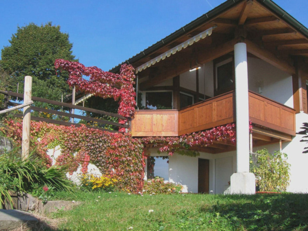 Aussenansicht Haus im Sommer