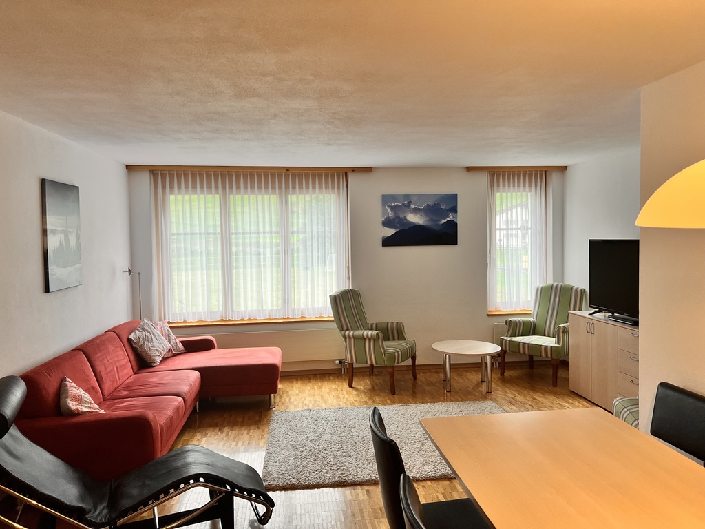 Wohnzimmer mit Esstisch