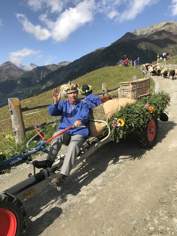 Alpabzug in Guarda (Heimat von Schellenursli) 15 Minuten 
