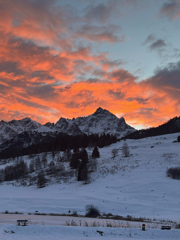 Ausblick Wohnzimmer mit See