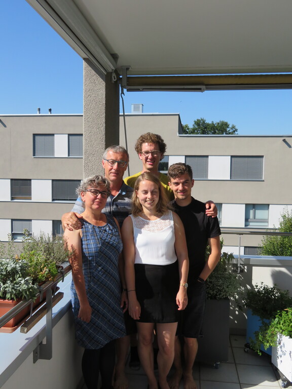 Family (children do no more live at home)