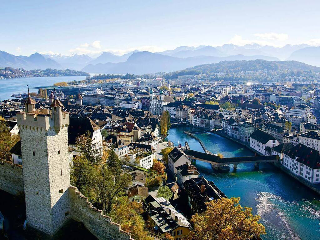 Stadtmauer, See, Berge