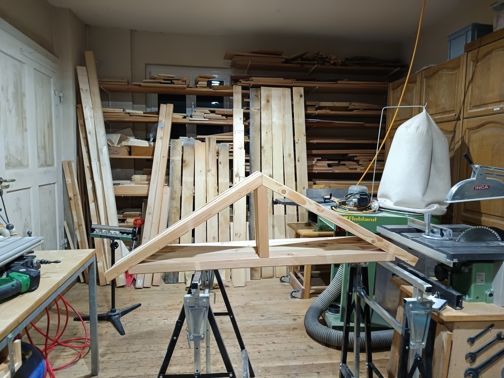 im Untergeschoss ist eine Holzwerkstatt als Hobbyraum eingerichtet