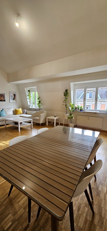 Livingroom and dining room