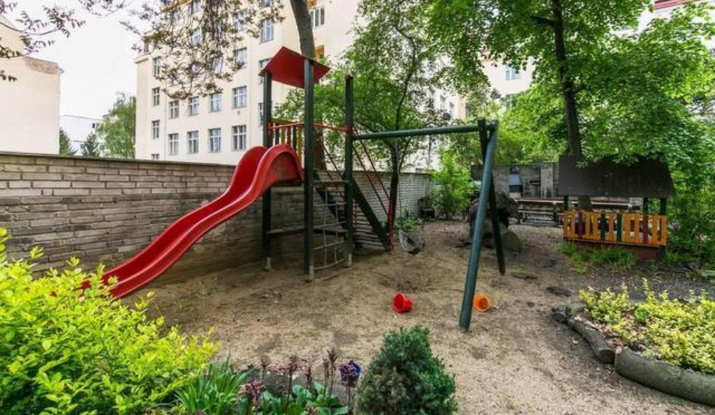 house' garden with little playground