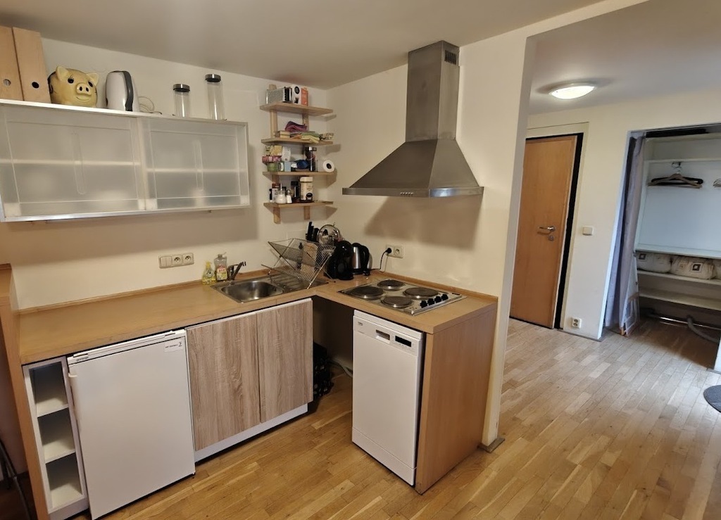 kitchen counter with the entrance hall and walk-in wardrobe (on the right)