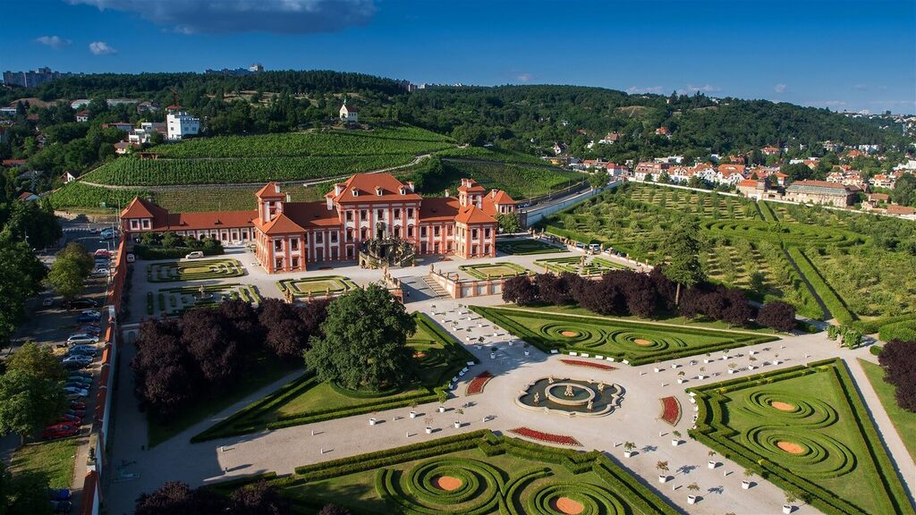 Troja castle with ZOO, botanical garden and vineyards close by (30 mins walk from the flat)