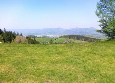 4km from the town (red trail), town is down in the valley