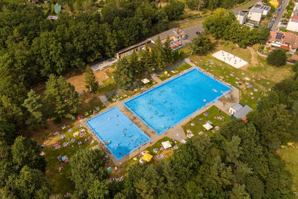 Outside public swimming pool 15 mins by walk from the house or 2 mins by car.