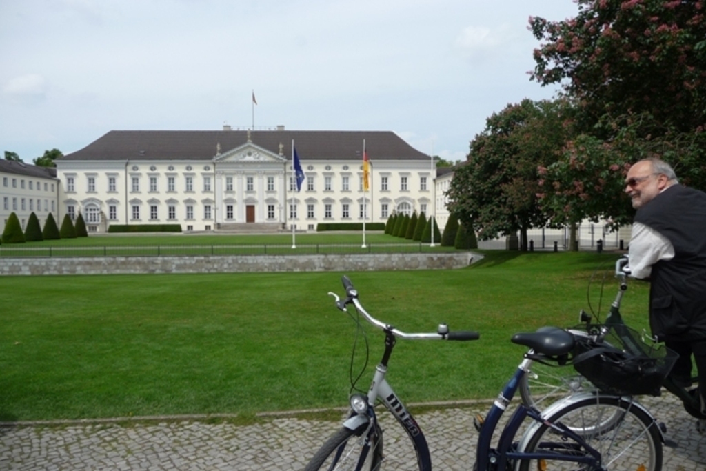 Schloss Bellevue (castle), place of federal president, 3300 m