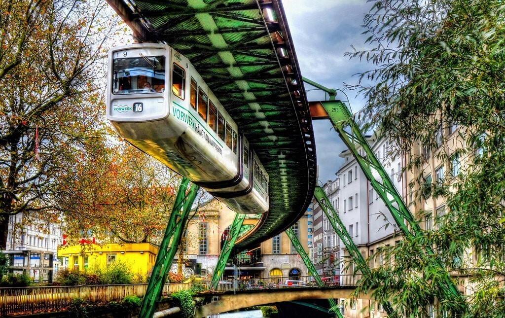Monorail, Schwebebahn