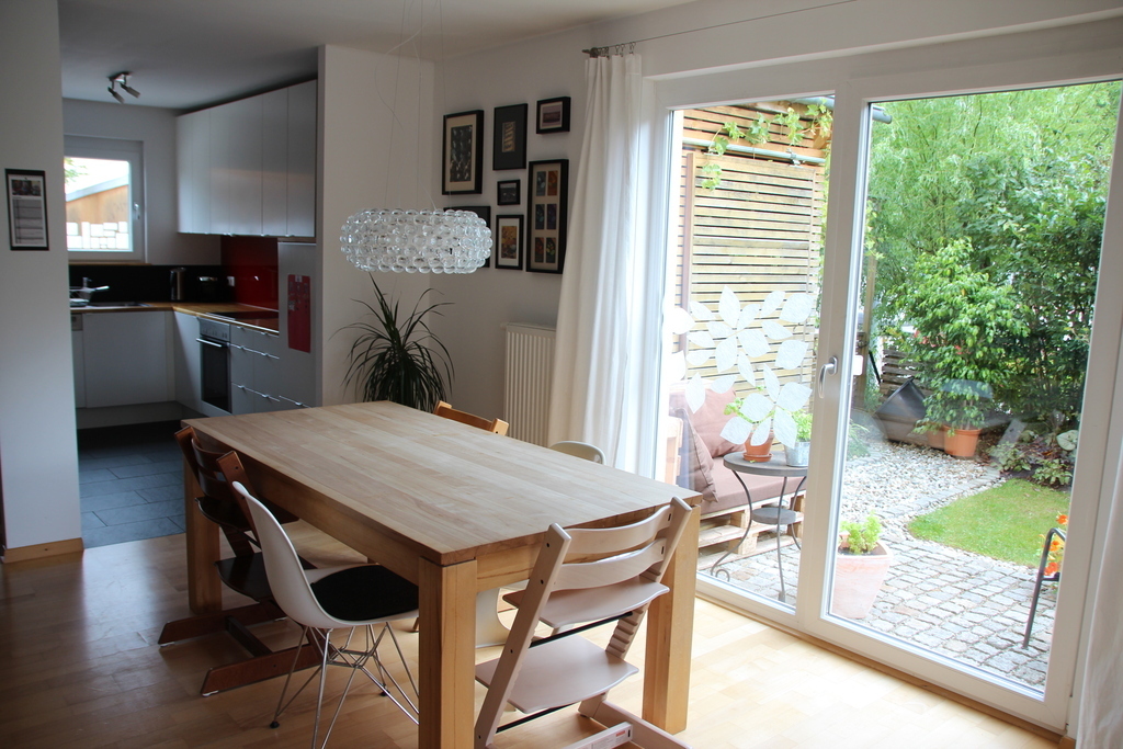 Dining area and kitchen (old garden view)
