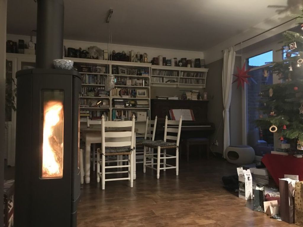Living room with fire place 