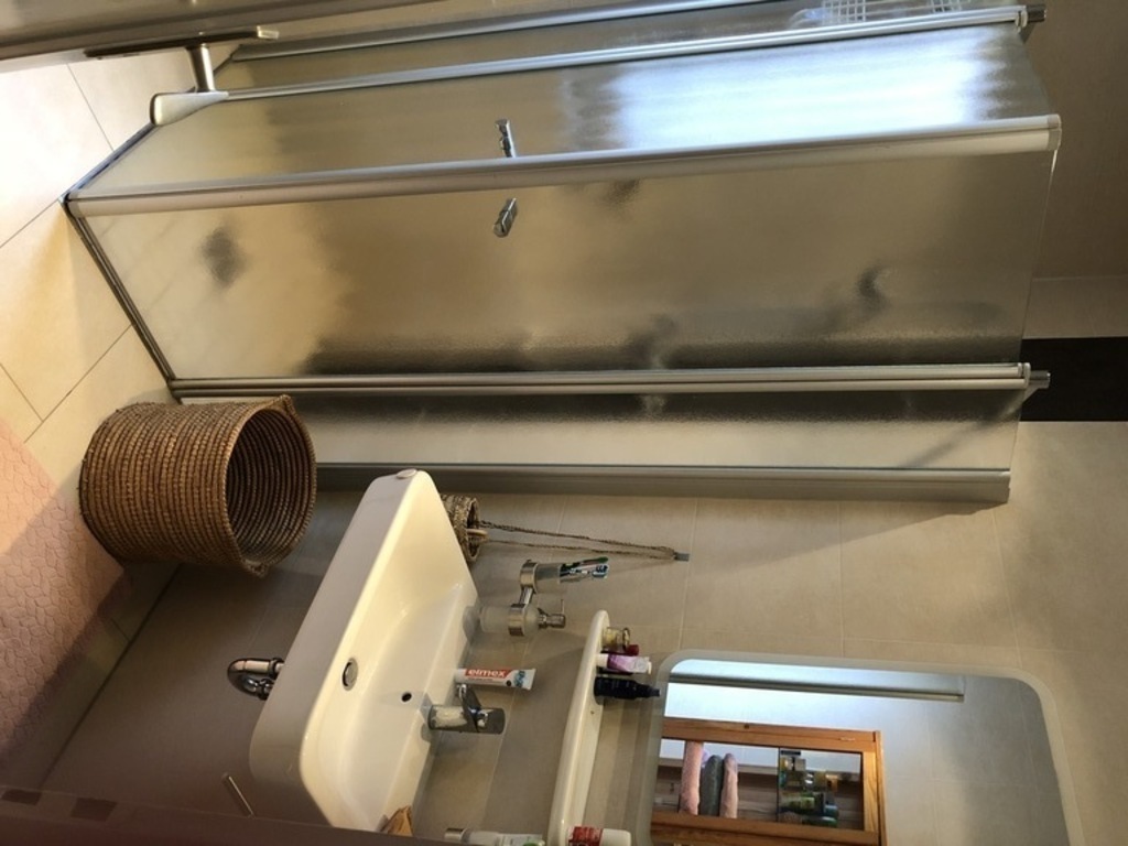 bathroom/shower groundfloor