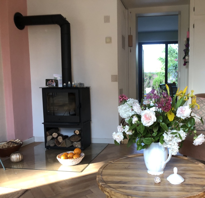 Fire place and vieuw to the garden backside